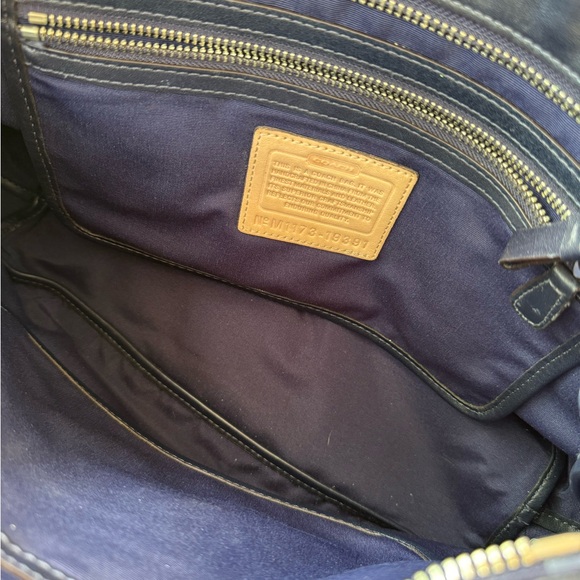 Coach navy blue embossed leather shoulder bag purse - Picture 9 of 11